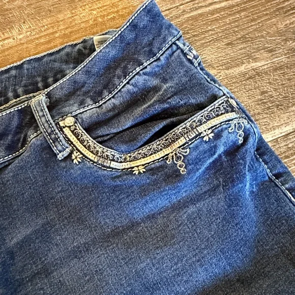 Capris - Picture 4 of 6